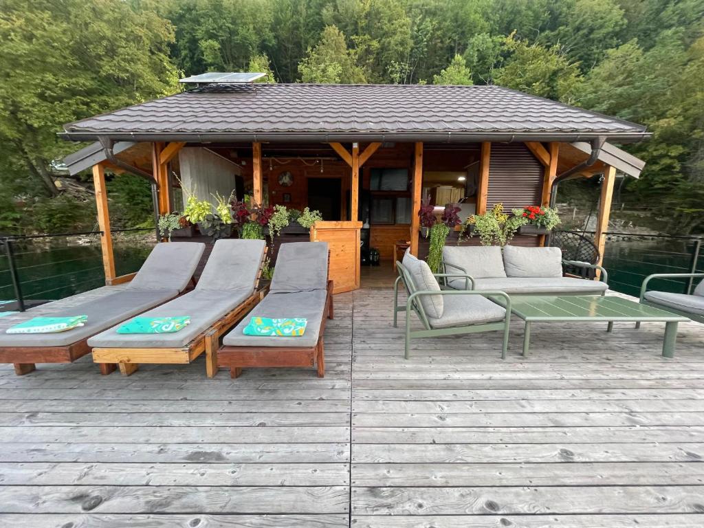 Fotografie z fotogalerie ubytování Splav Panda v destinaci Perućac