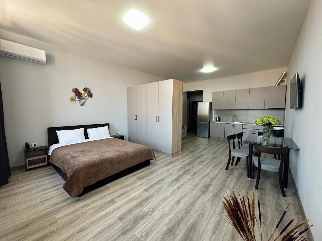 Ένα ή περισσότερα κρεβάτια σε δωμάτιο στο Апартаменти на Франка 1