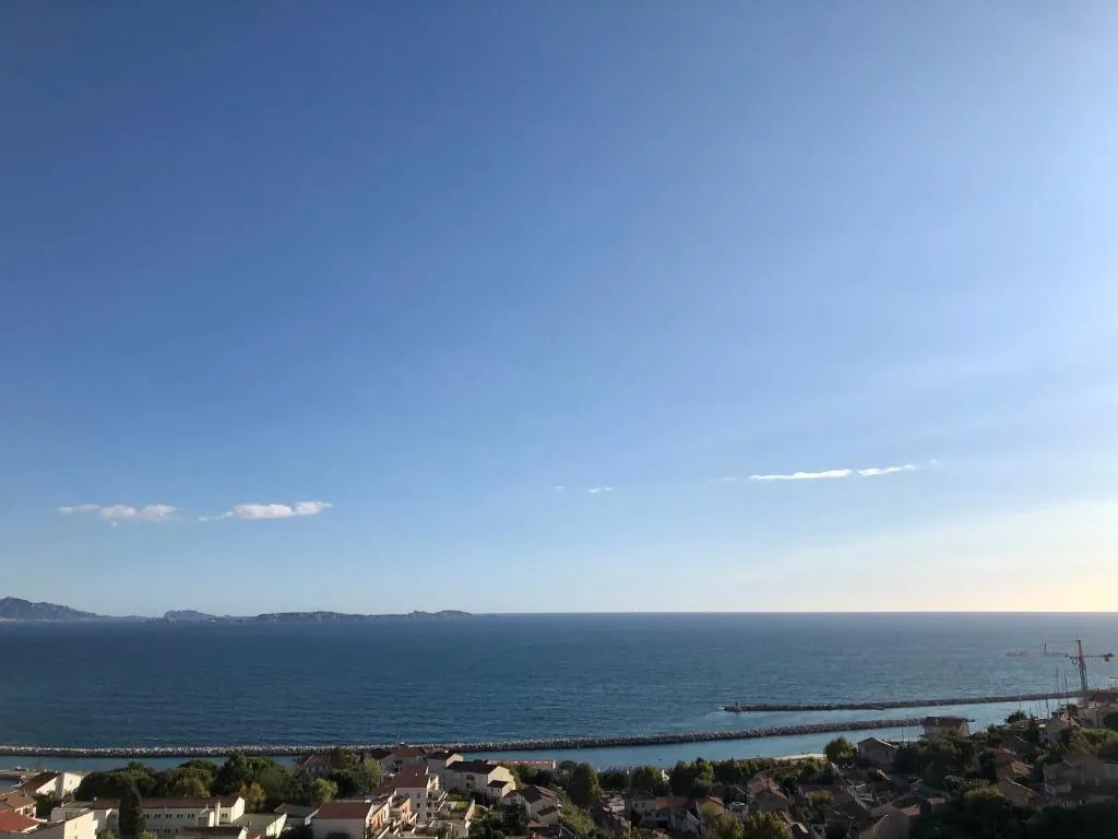 Superbe terrasse avec vue panoramique sur la mer