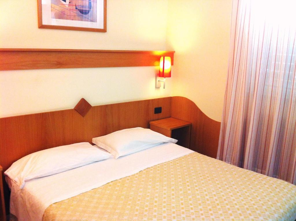 Letto o letti in una camera di Hotel Meranda