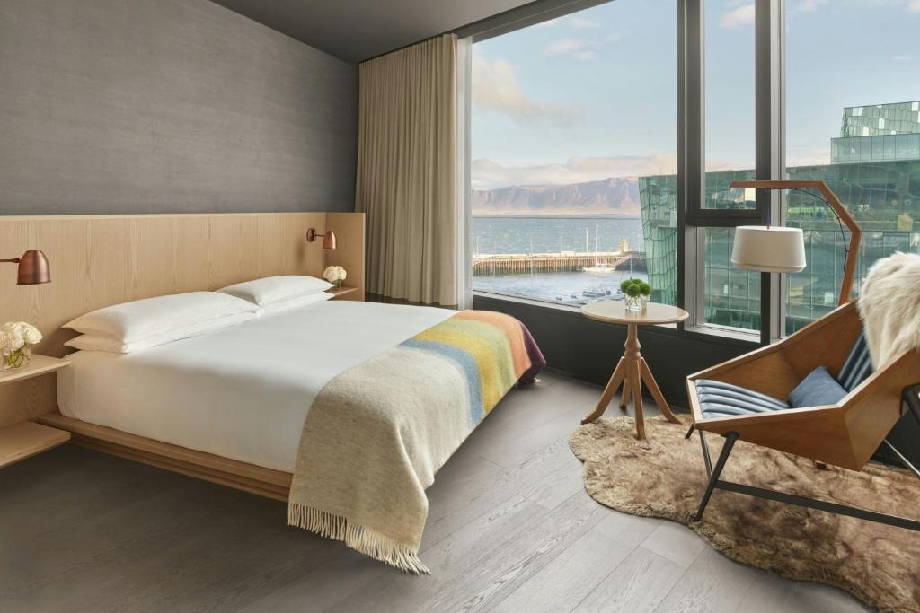 
One-Bedroom Deluxe King Suite with Scenic View
