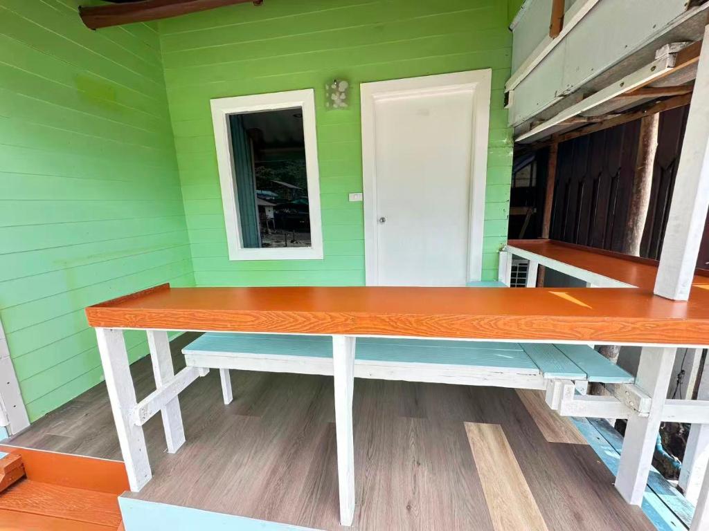 Koh Chang Baanrimtalay - 17