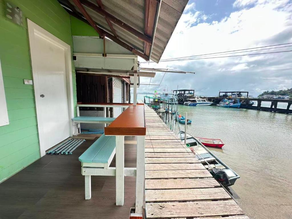 Koh Chang Baanrimtalay - 18