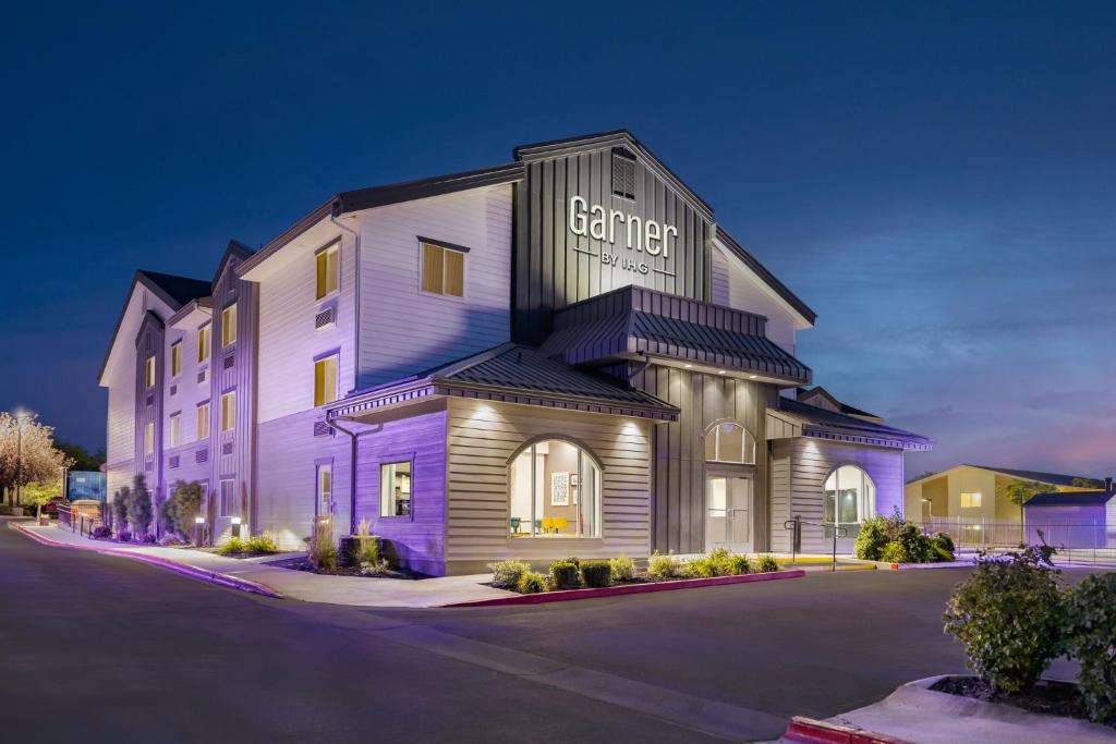 Garner Hotel Boise Airport by IHG photo