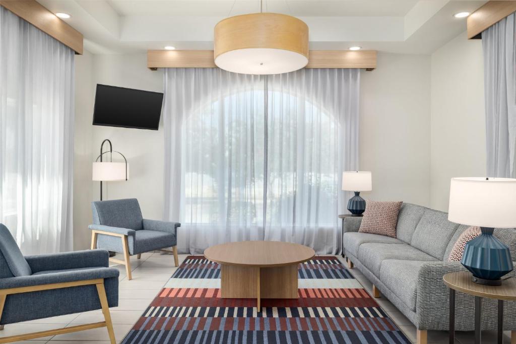 Garner Hotel Boise Airport by IHG photo