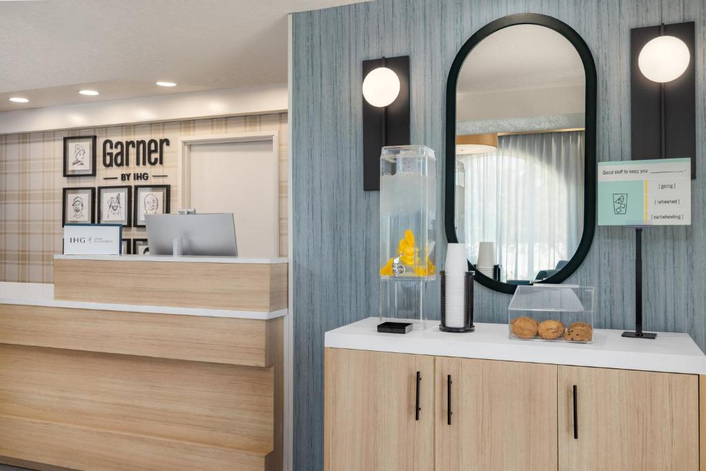 Garner Hotel Boise Airport by IHG photo