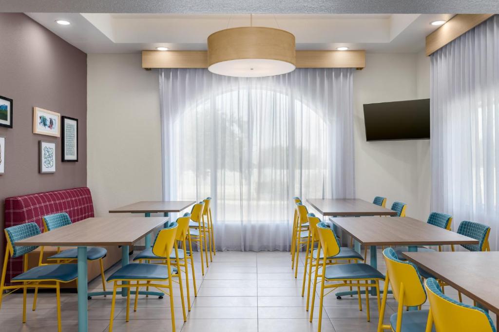 Garner Hotel Boise Airport by IHG photo