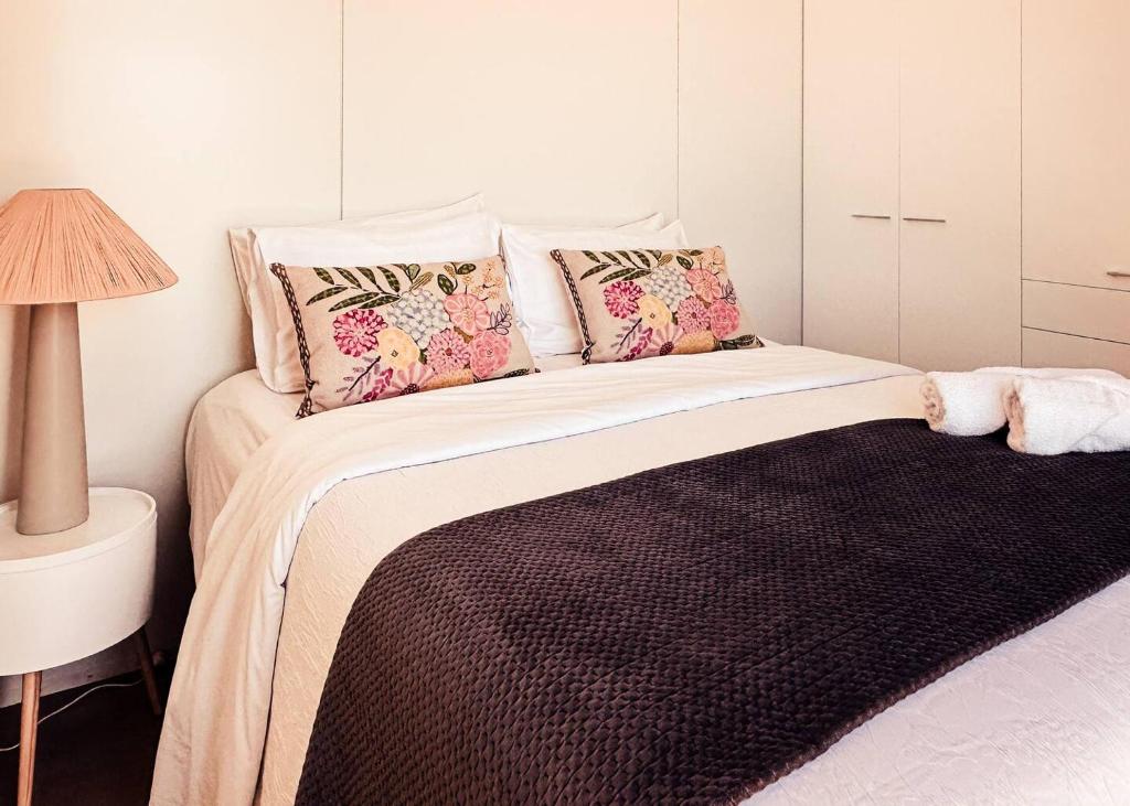 a bedroom with a bed with pillows and a lamp at Little Luna in Ruatapu