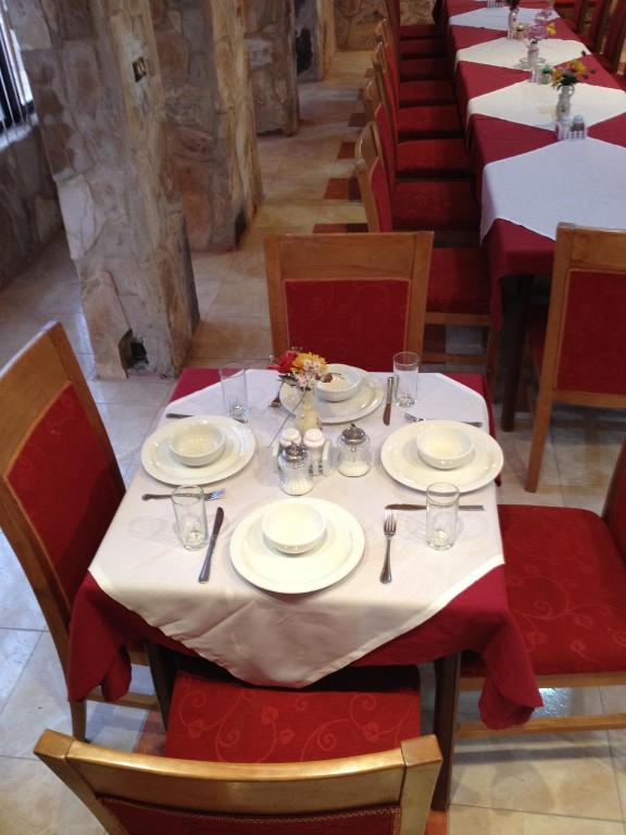 Restaurace v ubytování Al Rashid Hotel
