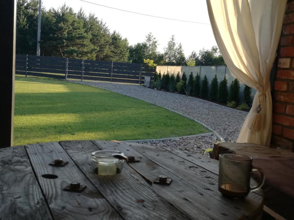 Vonkajšia záhrada v ubytovaní Cudodomek SPA w Mrozach Wielkich koło Ełku