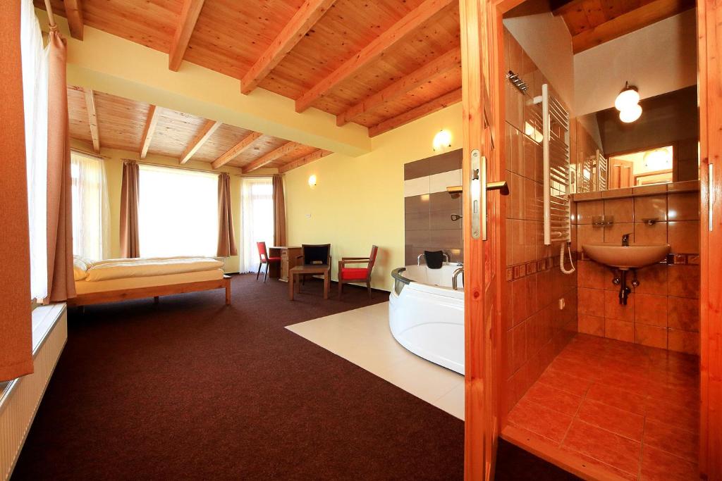 Penzion Folbr - Deluxe Double Room With Bath