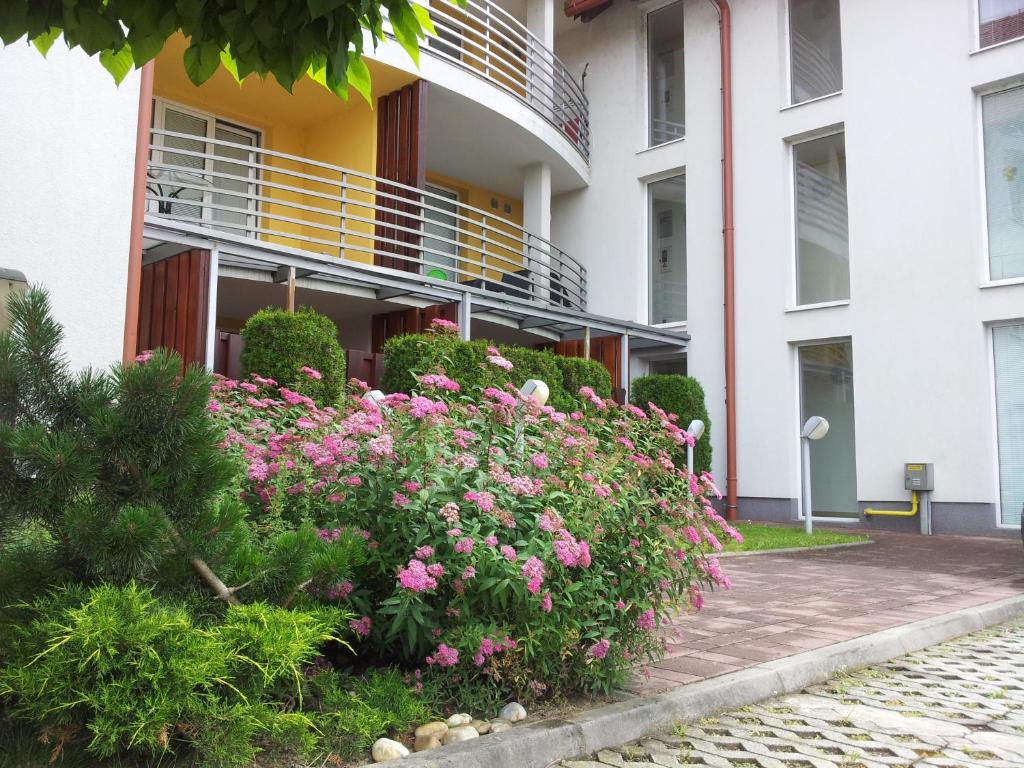 a building with pink flowers in front of it at Apartment Kanita in Moravske-Toplice