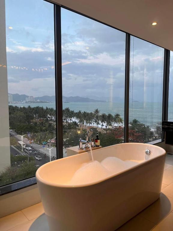 Suite có giường cỡ King với ban công