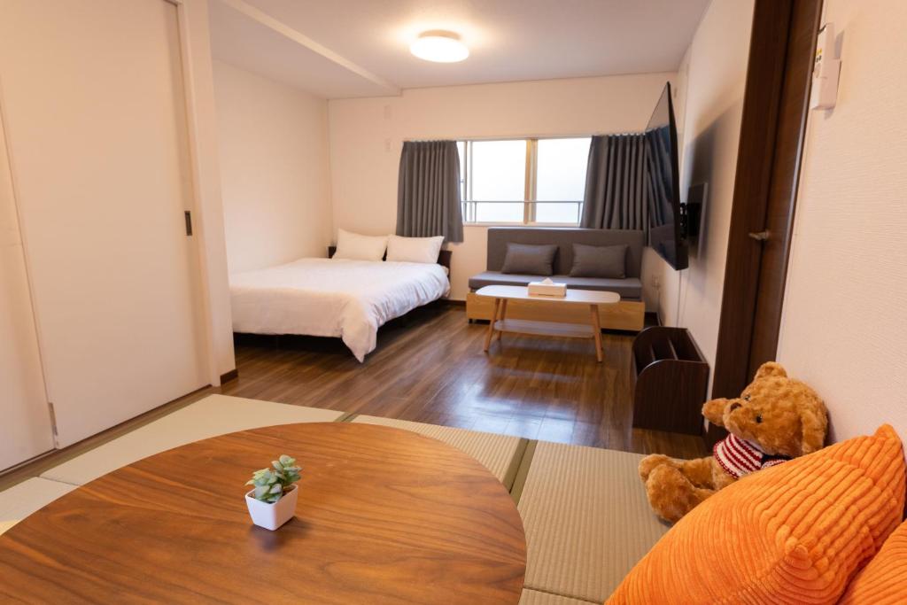 a small room with a teddy bear sitting on a table at Skytree Tokyo Residence Aoto in Tokyo