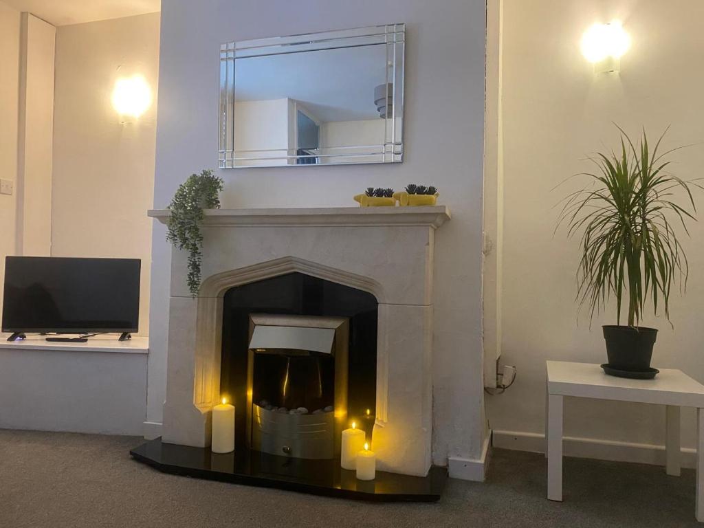 Μια τηλεόραση ή/και κέντρο ψυχαγωγίας στο Angies 2 bed home in Eccleston near Liverpool sleeps 5