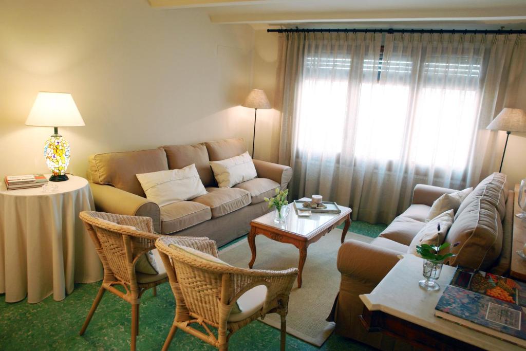 A seating area at Cal Barceló