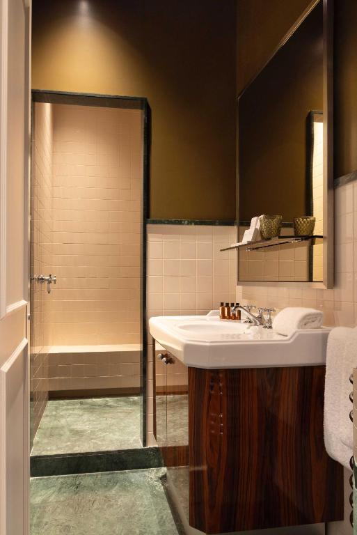 Hotel Palais Bourbon - Resim 17