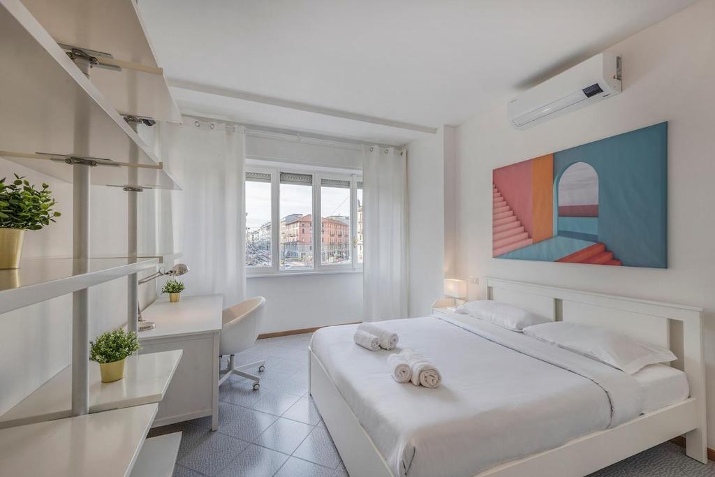 Pecchio1 - Windows on the City - B Home