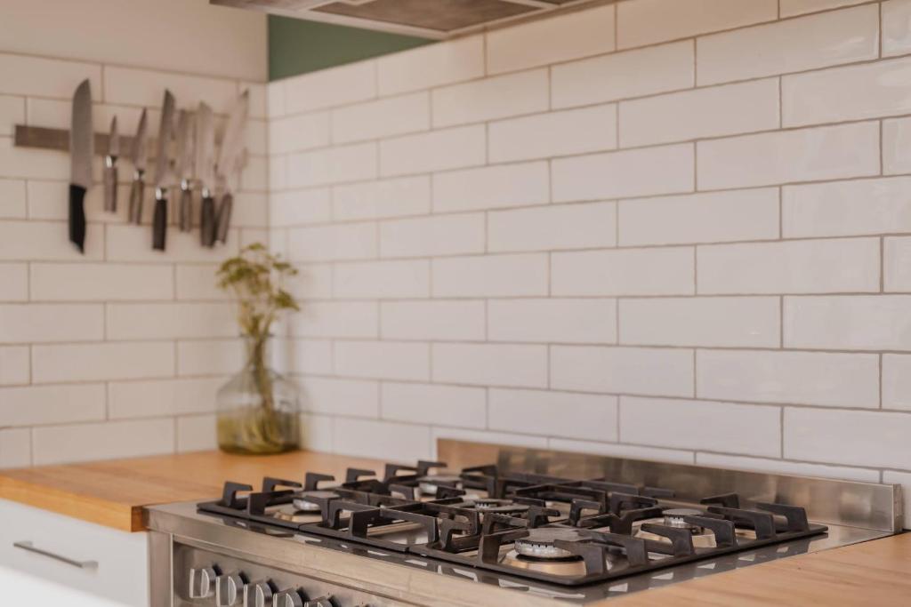 Cosy House with Garden and Hot Tub - Pet Friendly - Resim 19