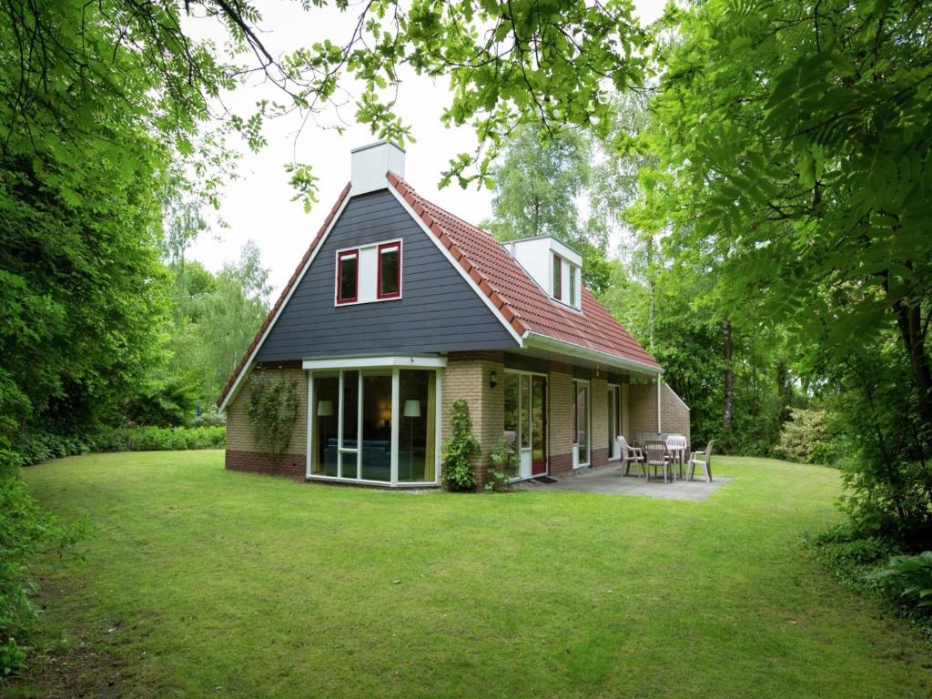 Κήπος έξω από το Holiday Home near Lemelerberg Nature Reserve