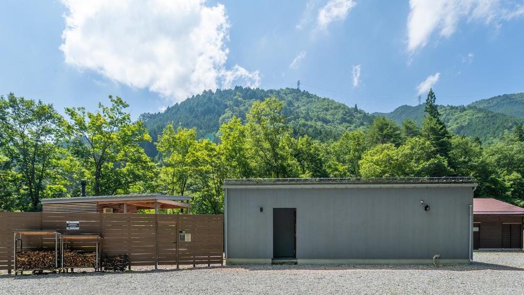 Nespecifikovaný výhled na hory nebo výhled na hory při pohledu z vily