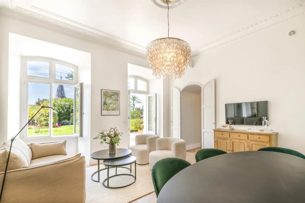 LB Vacation Rentals I Luxurious 1BR with parking & terrace