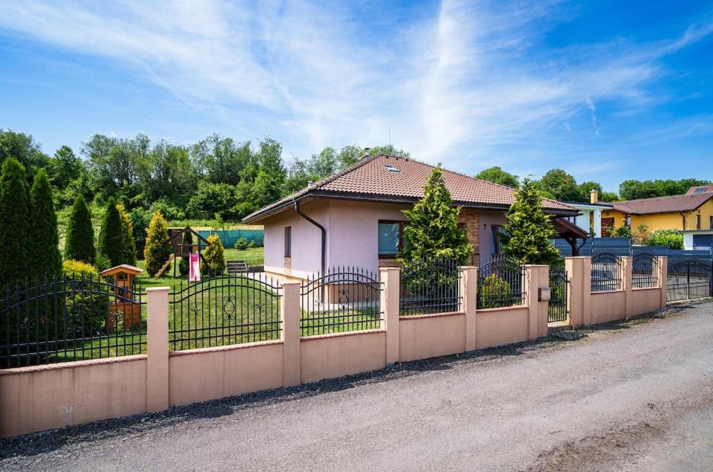 Hoone, kus puhkemaja asub