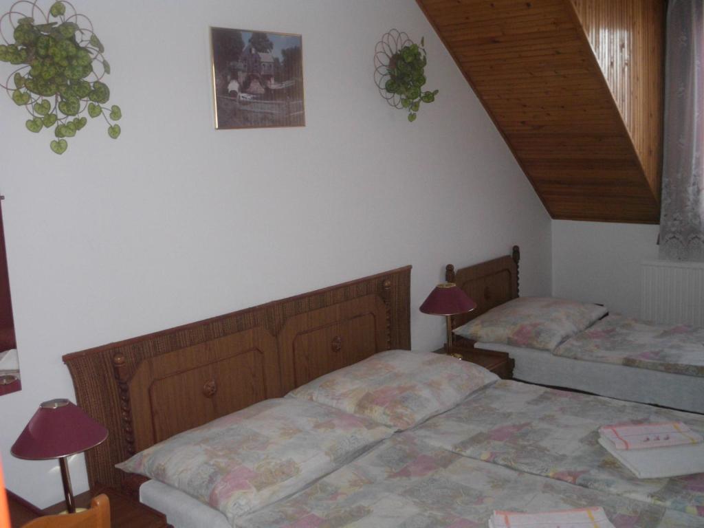 Postel nebo postele na pokoji v ubytování Stop Panzio