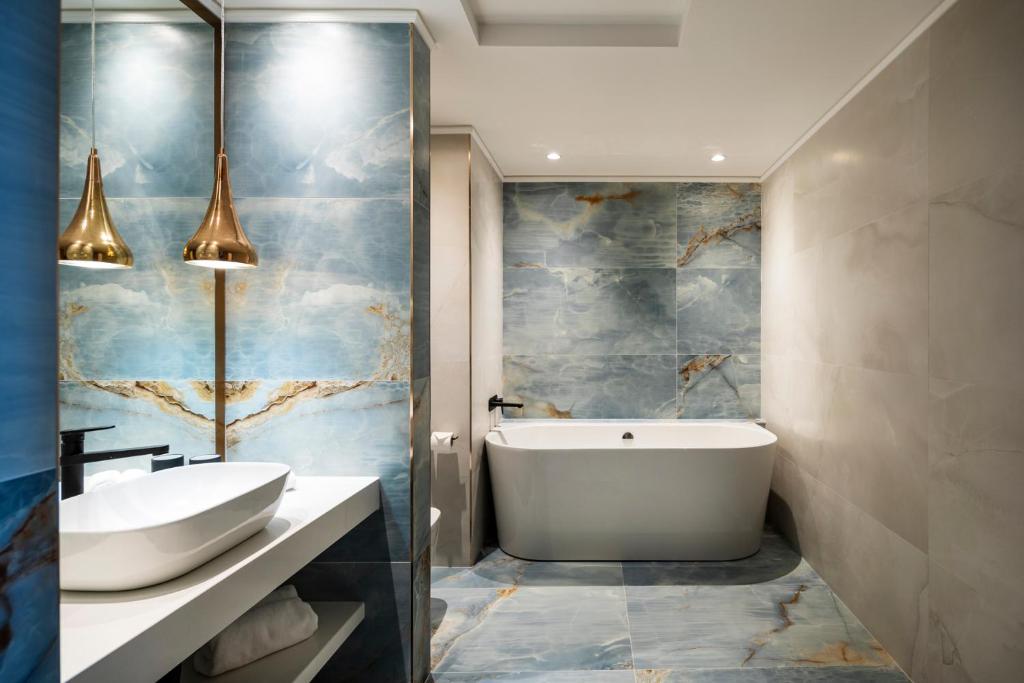 Deluxe Junior Suite with Sea View - Free Beach Access