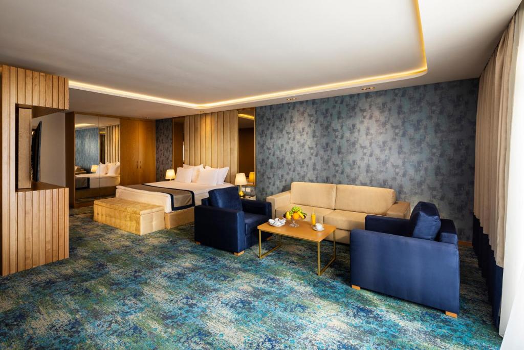 Deluxe Junior Suite with Sea View - Free Beach Access
