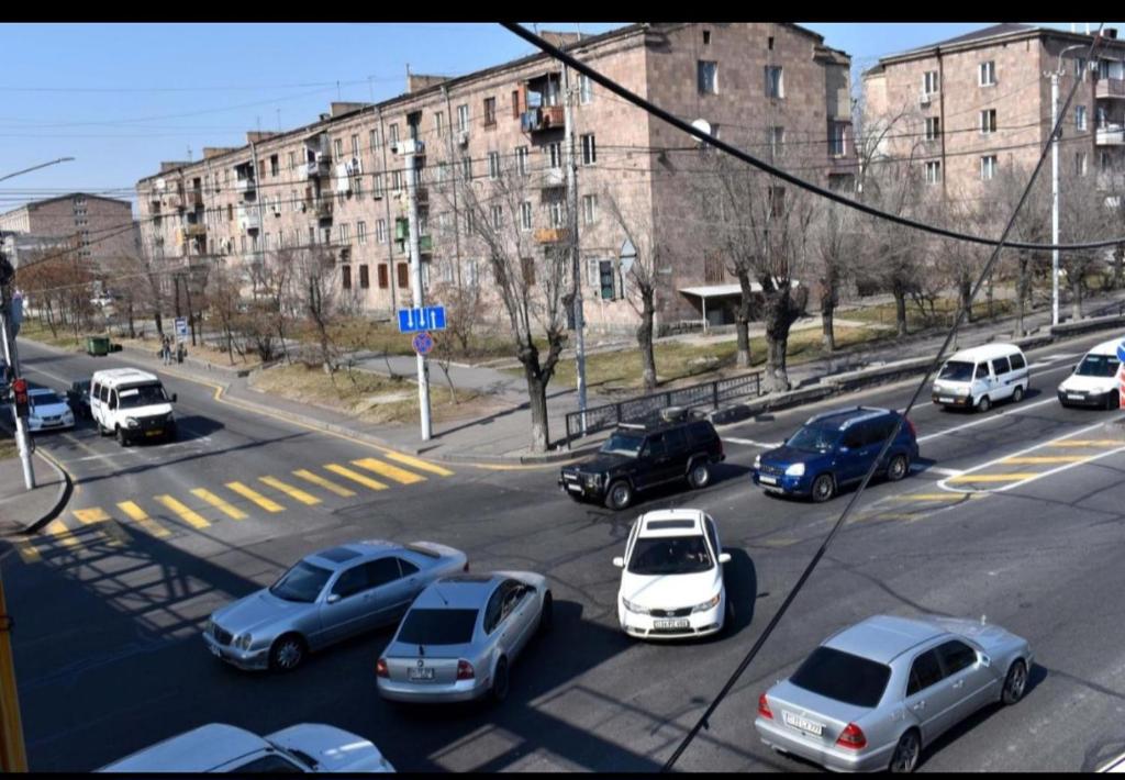 فضای داخلی НАПРОТИВ СПОРТИВНО-КОНЦЕРТНОГО КОМПЛЕКСА در ایروان - تصویر ۳