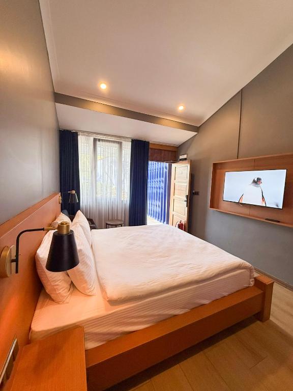 Navy Inn & Bungalows - 6