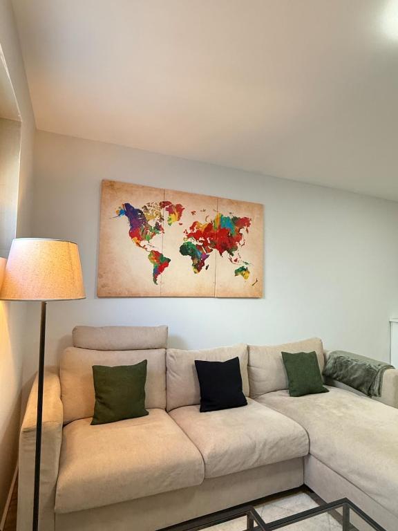 Χώρος καθιστικού στο Cozy Room Modern & Central