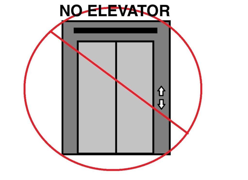 
Twin Room with Shared Bathroom
