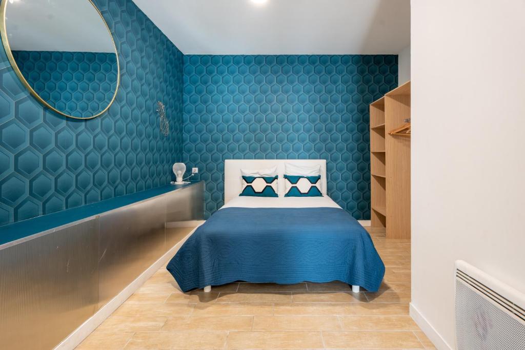 Voodi või voodid majutusasutuse Angoulême, cosy T2 centre ville , TV , WIFI , 4 pers , moderne , parking toas