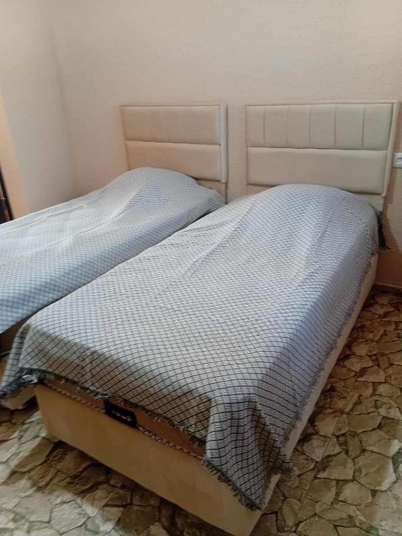 two beds sitting next to each other in a room at Gigi's Guest House in K'obulet'i