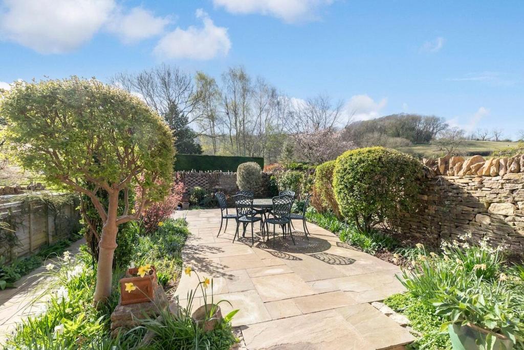 Zahrada ubytování Tranquil Two Bedroom Home on Leckhampton Hill