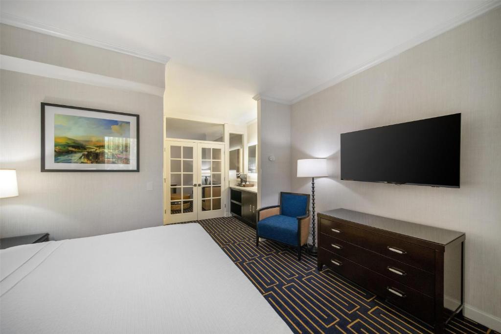 Best Western Plus Palm Court Hotel photo