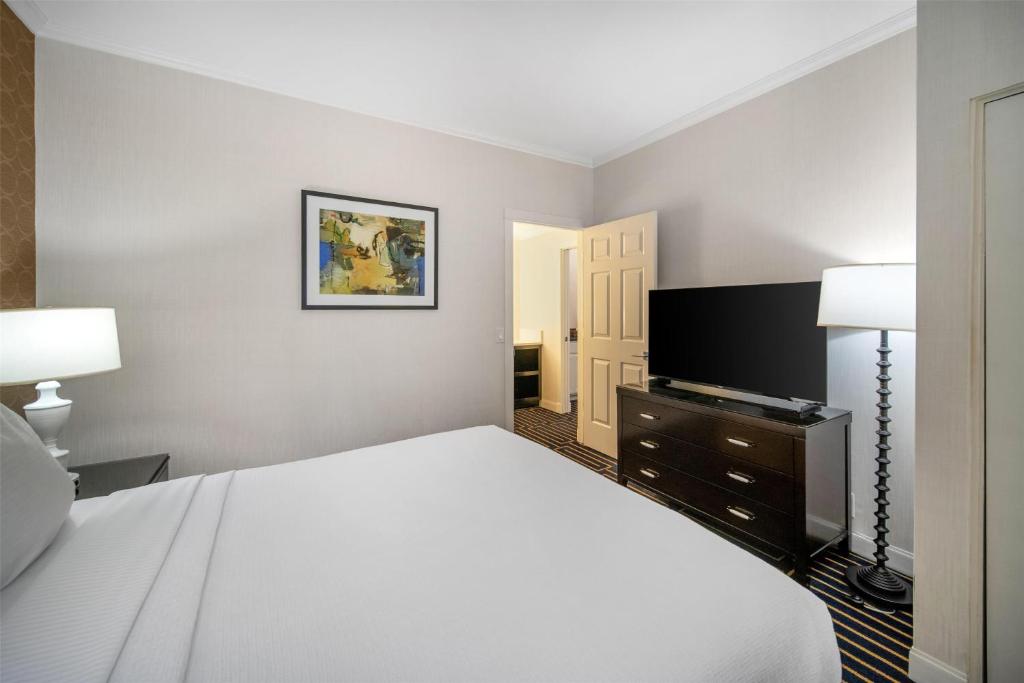 Best Western Plus Palm Court Hotel - Suite Con Cama Grande Y Sofá Cama - No Fumadores