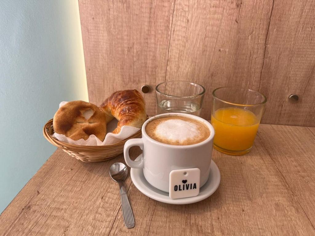 Pilihan sarapan tersedia untuk tetamu di Luxury Studio