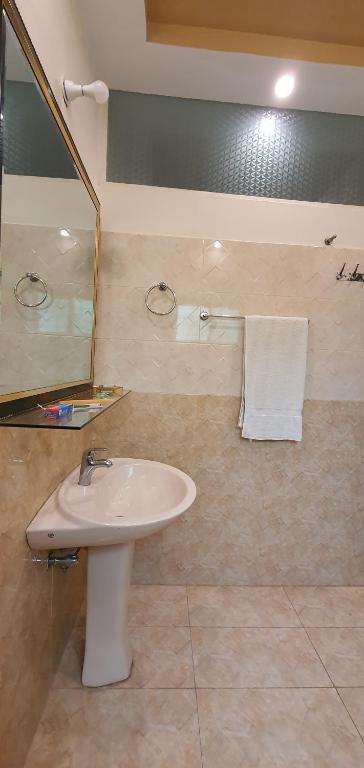 Hotel Luxe Heights Lahore - Quarto Duplo Standard
