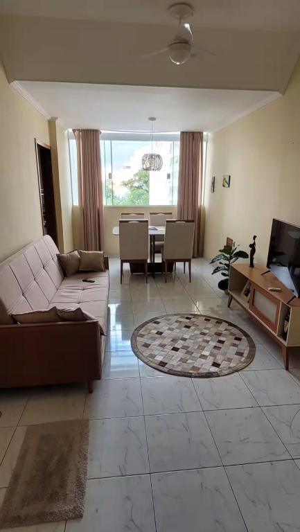 TV a/nebo společenská místnost v ubytování Quarto entre Centro & Cambuí