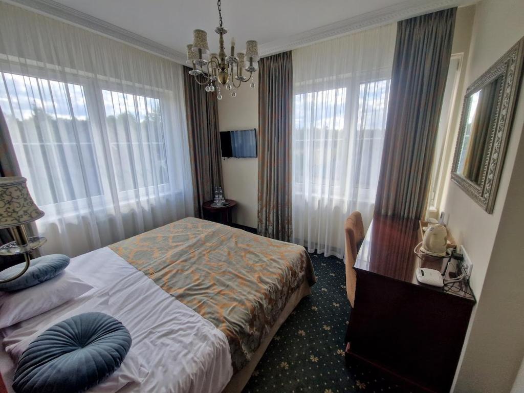 Parisel Palace Centrum Konferencyjno-Wypoczynkowe Klimki pod Łukowem - Doppel- Oder Zweibettzimmer
