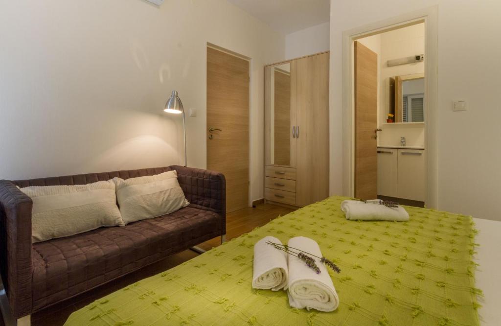 Postel nebo postele na pokoji v ubytování Apartments and Rooms Bonkan Hvar