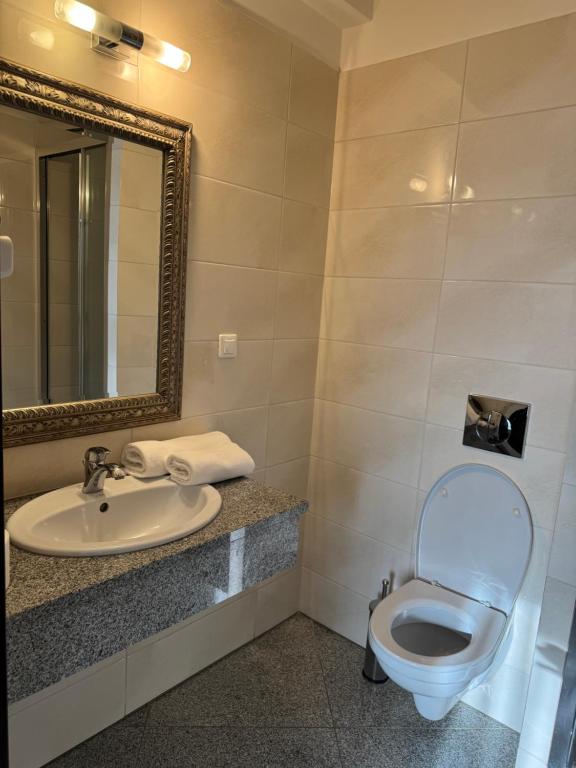 Parisel Palace Centrum Konferencyjno-Wypoczynkowe Klimki pod Łukowem - Dreibettzimmer