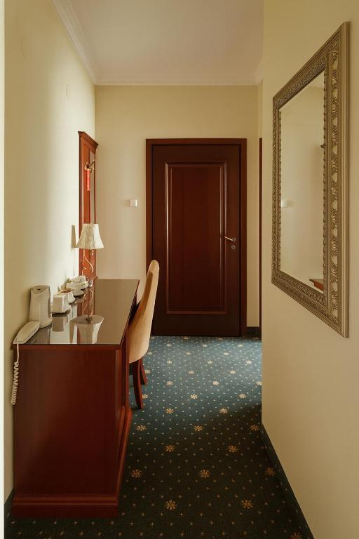 Parisel Palace Centrum Konferencyjno-Wypoczynkowe Klimki pod Łukowem - Vierbettzimmer
