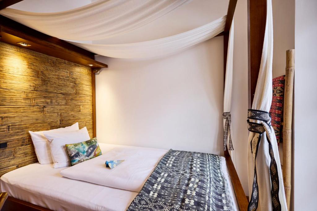 
Single Room with Balcony
