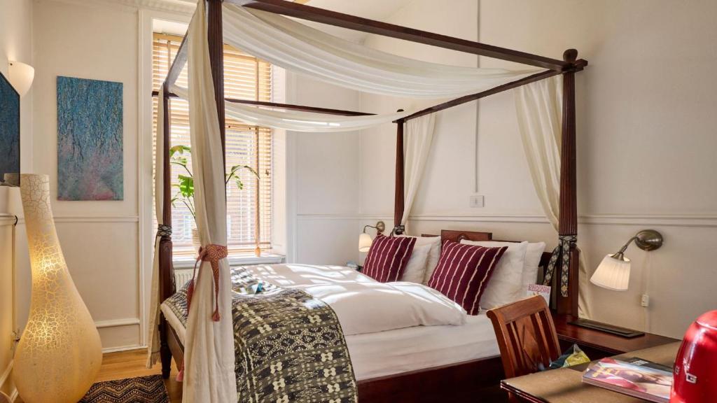 66 Guldsmeden - Resim 1