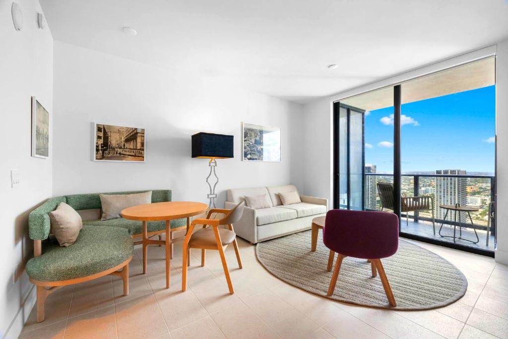 Μια τηλεόραση ή/και κέντρο ψυχαγωγίας στο Luxury Condo on 44th Floor - Downtown Plus Parking