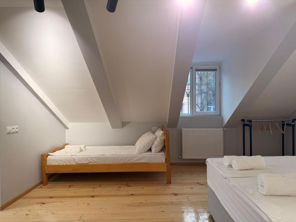 فضای داخلی Dinamo House در تفلیس - تصویر ۳
